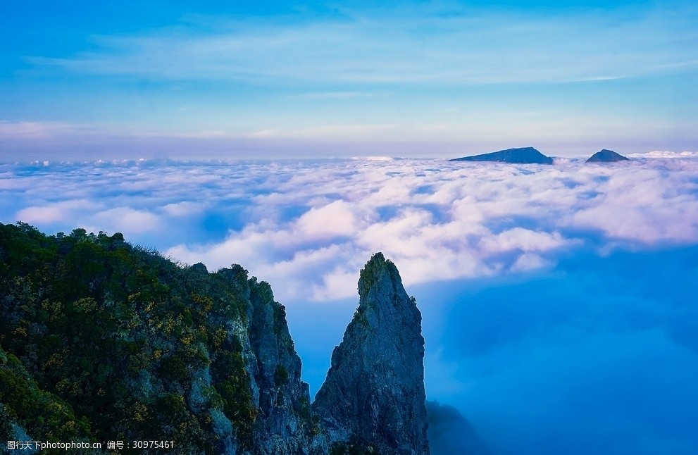 关键词:蓝天下的大山风光 蓝天 大山 云朵 仙境 风光 多娇江山 摄影