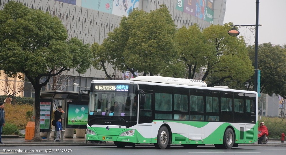 关键词:上海虹桥枢纽5路 上海 上海公交 公交 公交车 摄影 旅游摄影