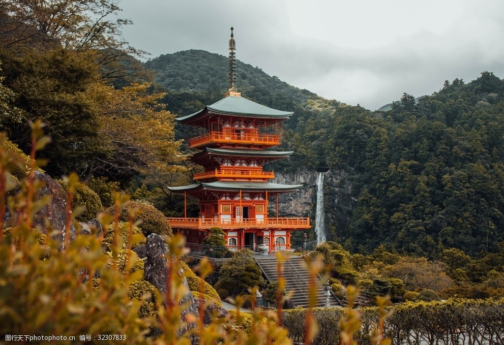 红色寺庙千年古刹