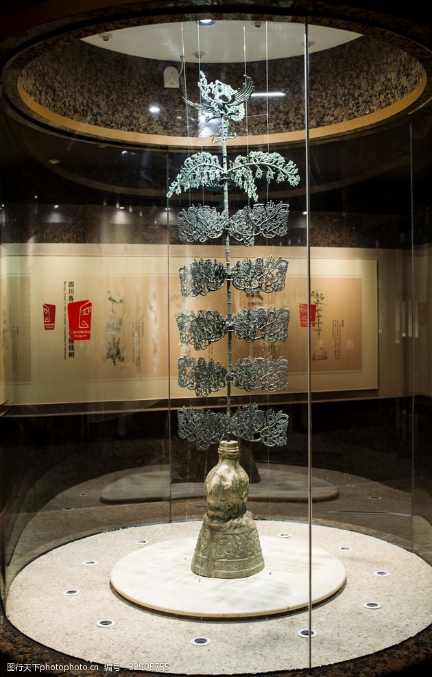 关键词:四川 三星堆博物馆 青铜树 青铜器 博物馆 三星堆 出土文物 树