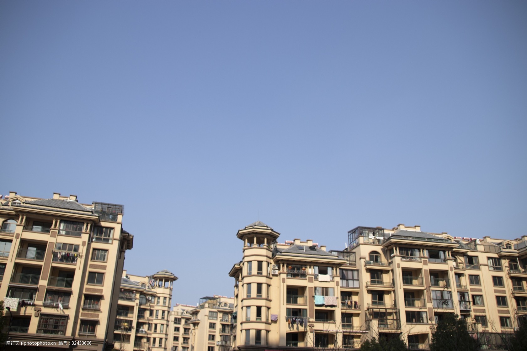 城市楼房群天空广角摄影图