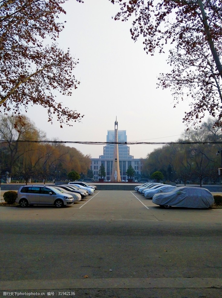 日暮下的校园风景