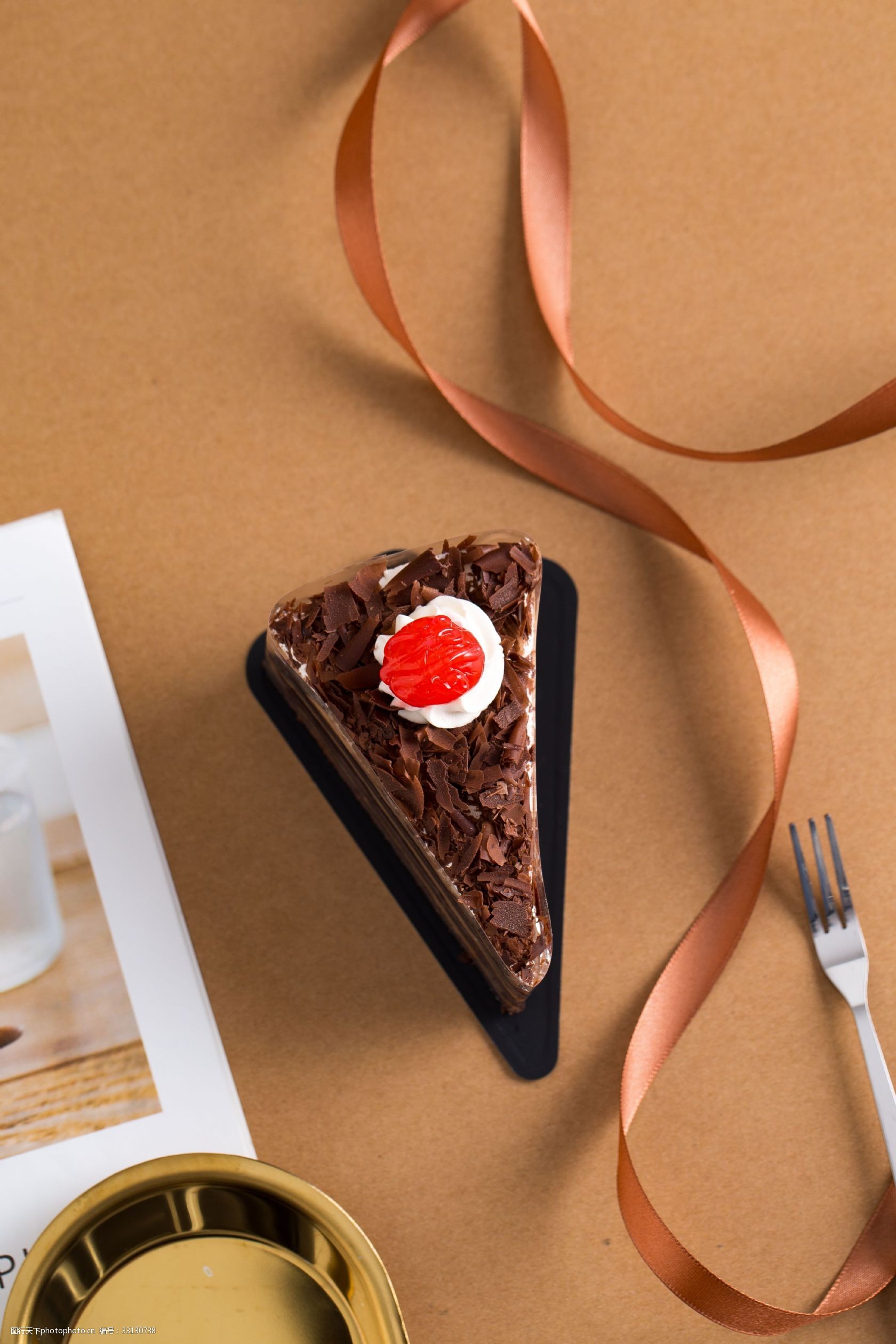 摄影图西式甜点巧克力蛋糕