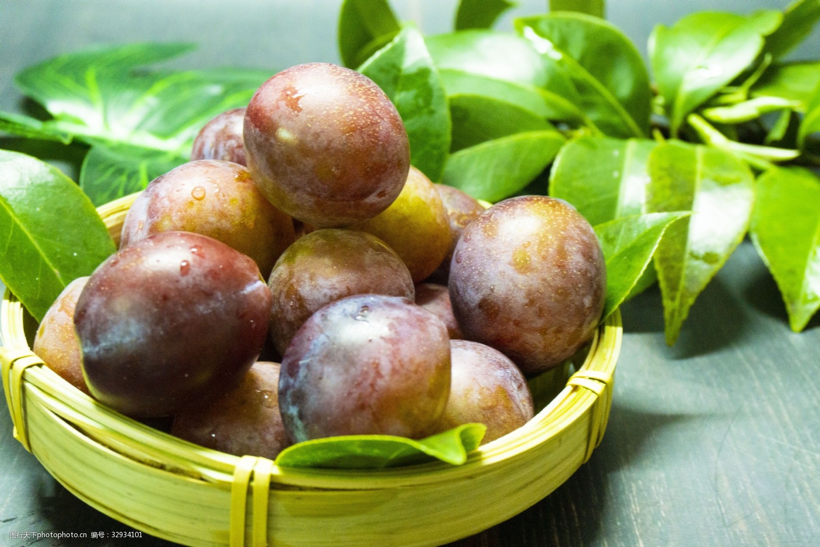 西梅水果摄影照片